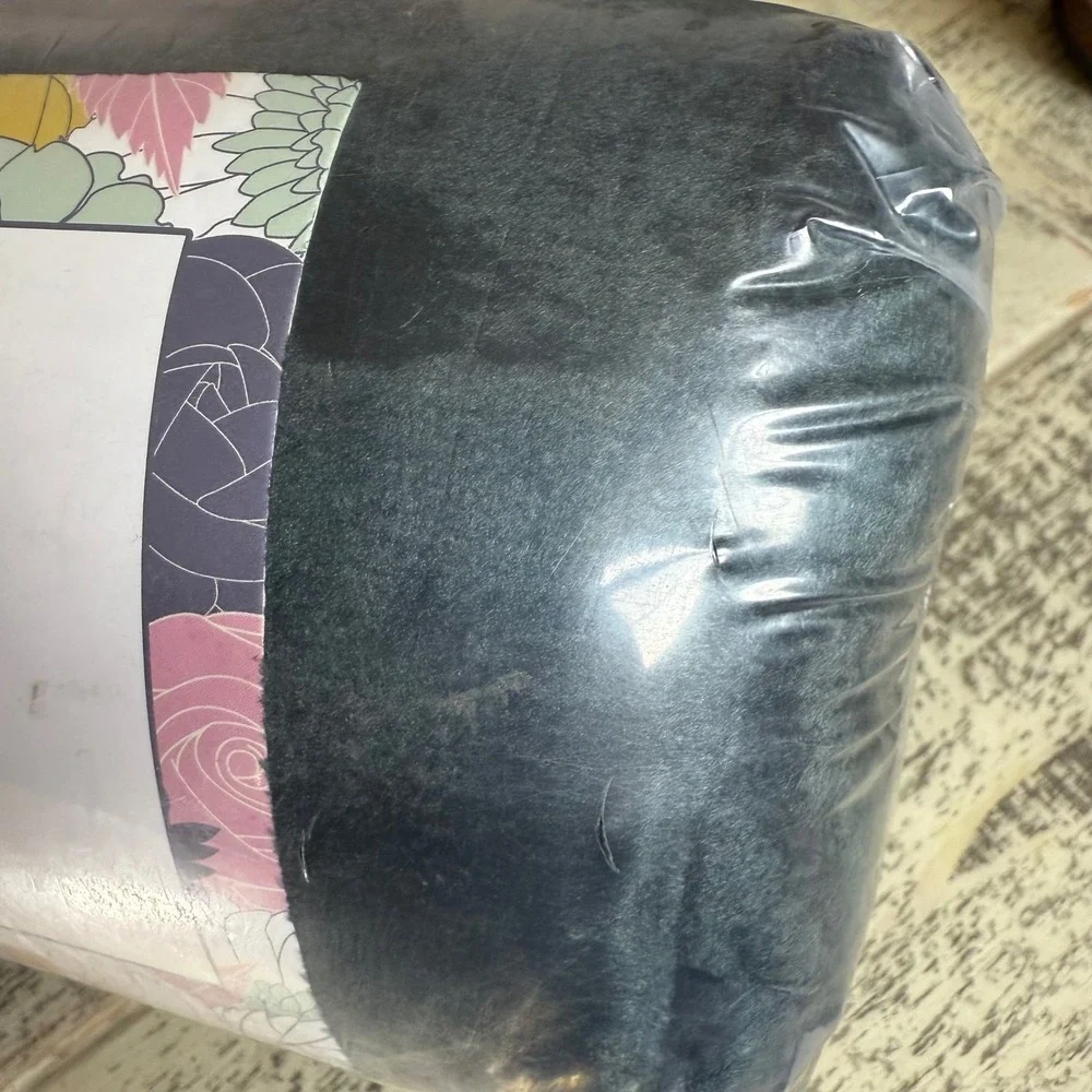 Obsesio Coffee Scented Soy Wax Candle‎ 7 oz And Green Throw Blanket Bundle